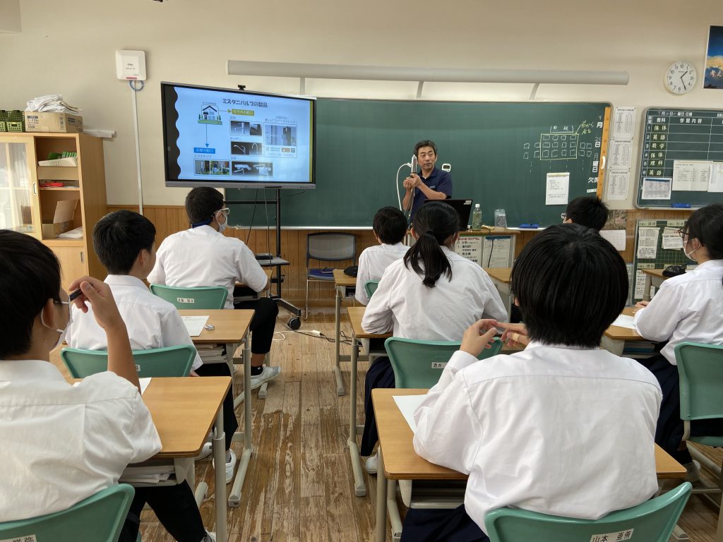 地元中学校での出前授業。