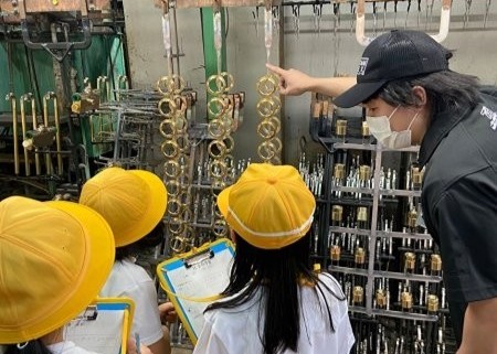小学生の皆さんが工場見学に来てくれました！